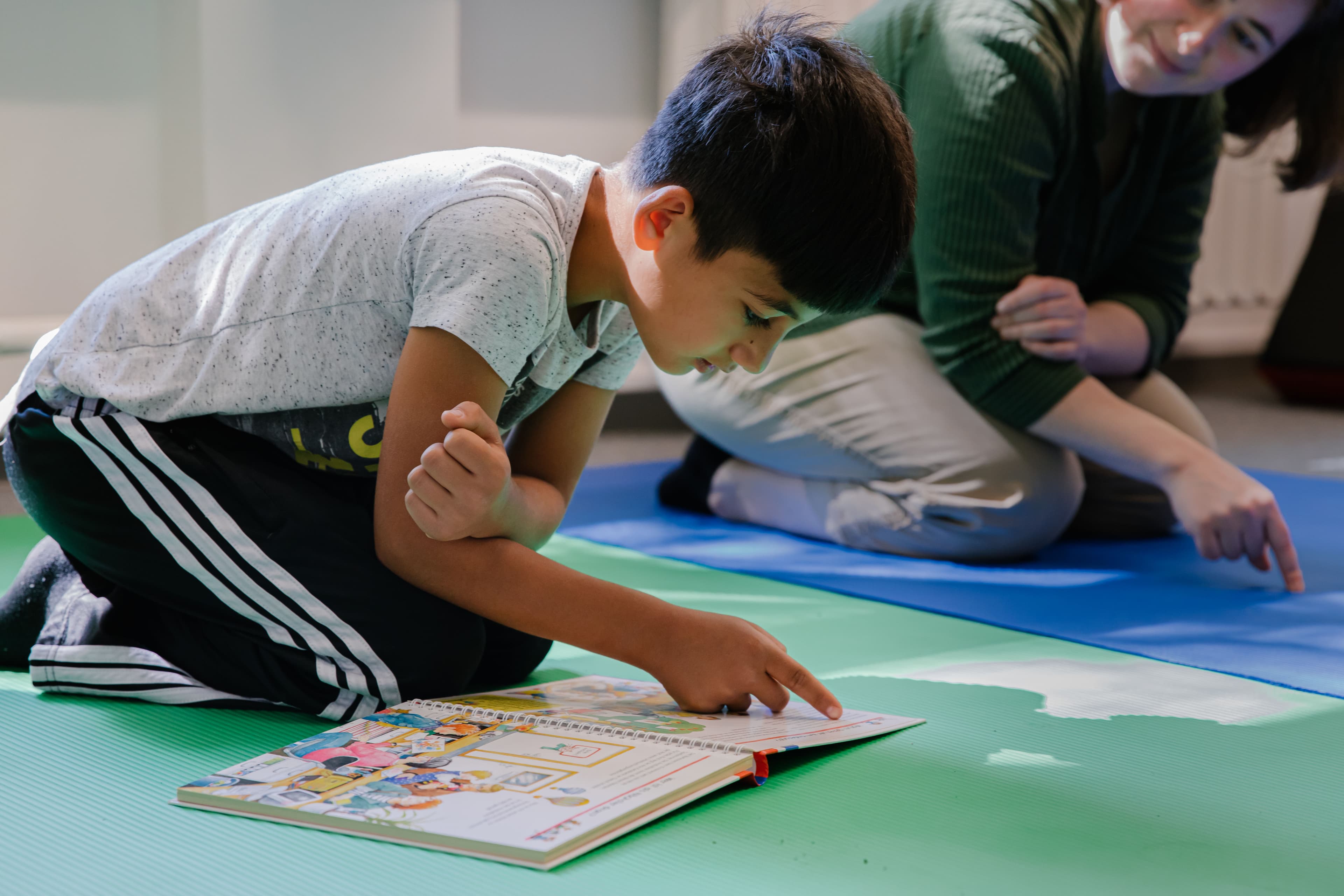 11 Elena Gespräch.jpg